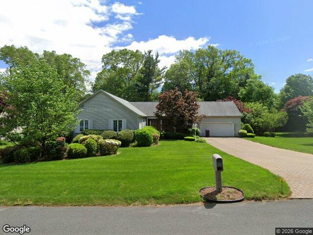 43 Pineridge Dr, Westfield, MA 01085