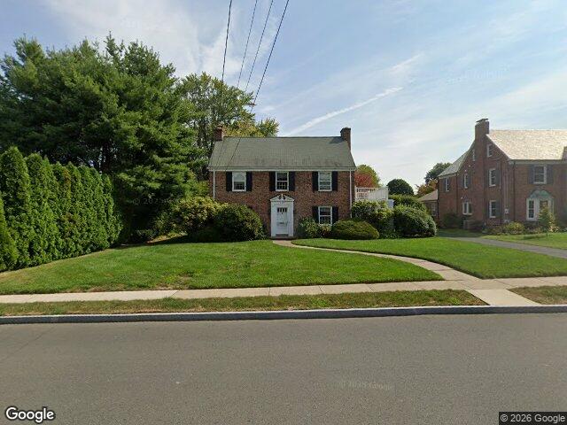 102 Ridgewood Rd, West Hartford, CT 06107