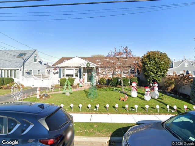 142 Montgomery Ave, Oceanside, NY 11572