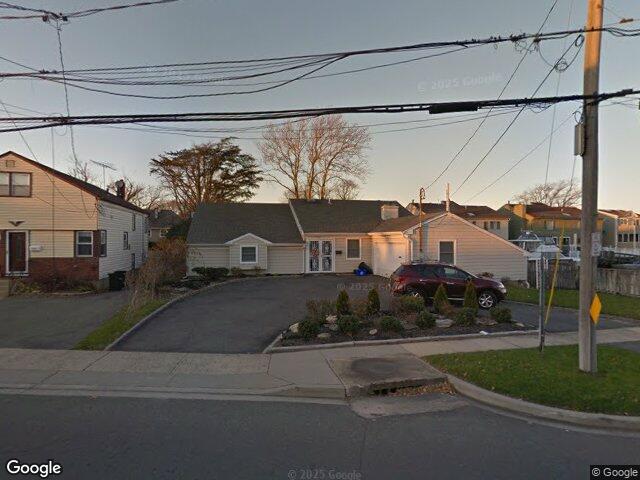 163 Mott St, Oceanside, NY 11572