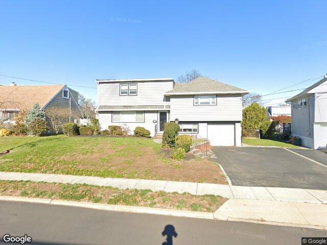 190 W Waukena Avenue, Oceanside, NY 11572