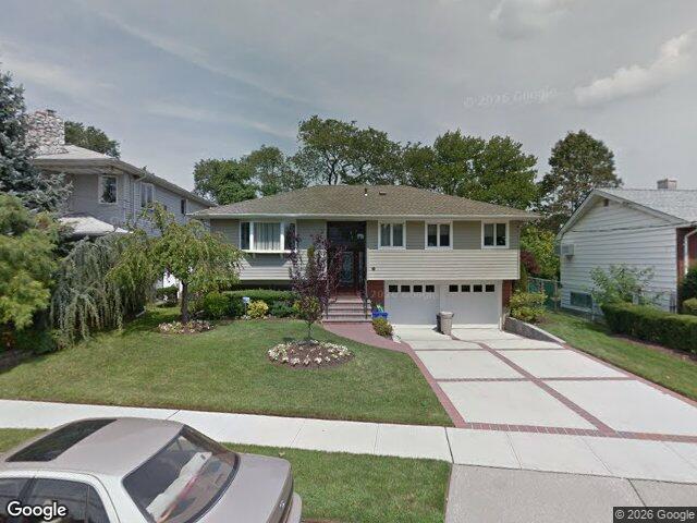 209 Arrow St, Oceanside, NY 11572