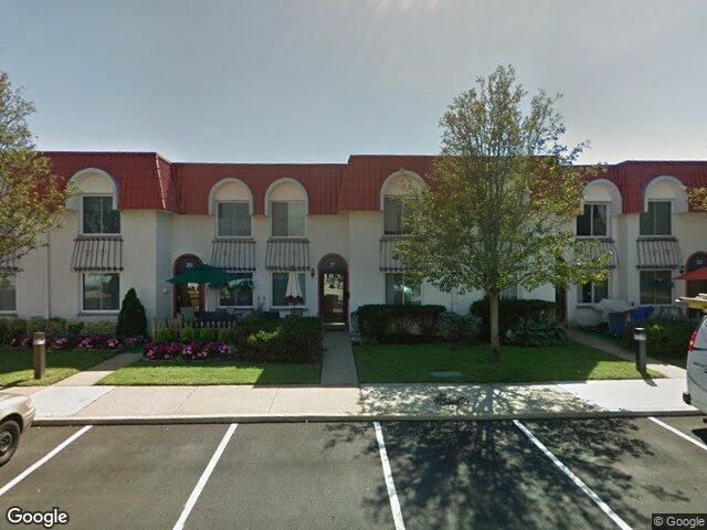 21 Alhambra Dr, Oceanside, NY 11572