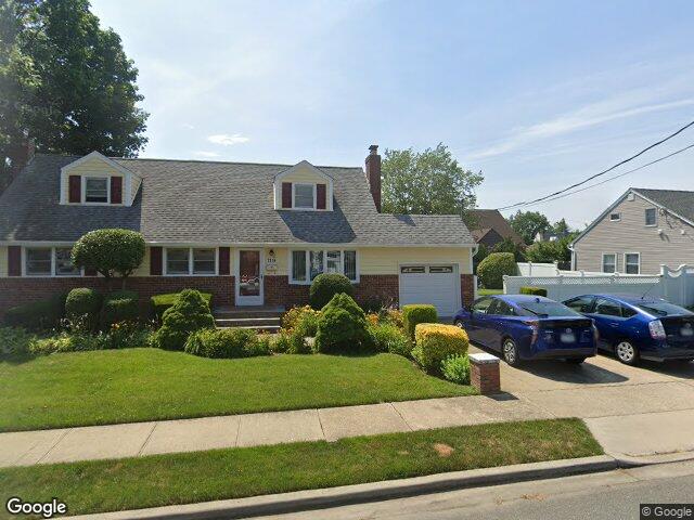 2316 Westlake Ct, Oceanside, NY 11572