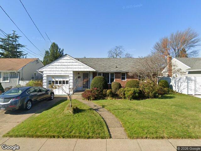 2582 Oceanside Rd, Oceanside, NY 11572