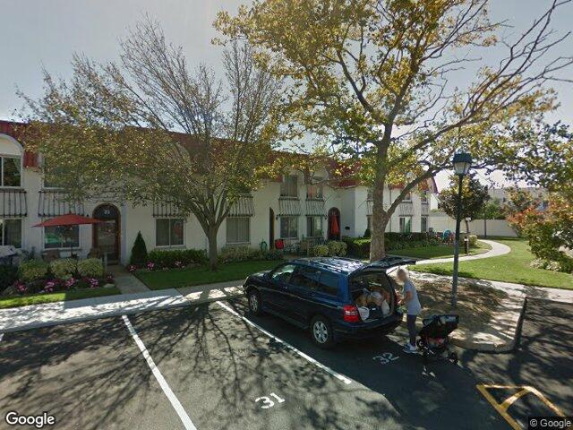 25 Alhambra Dr, Oceanside, NY 11572