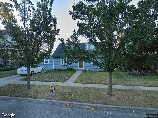 265 W Windsor Parkway, Oceanside, NY 11572