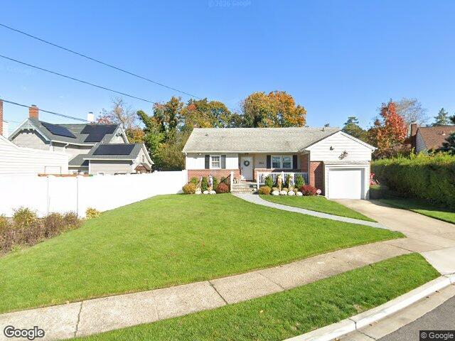 2841 Besade Ct, Oceanside, NY 11572