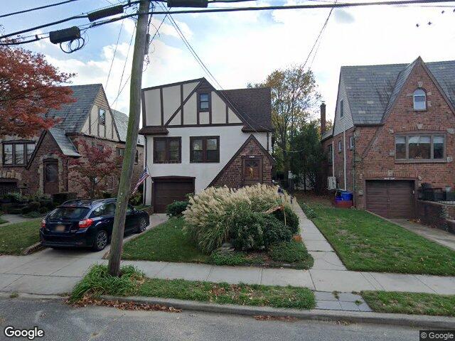 32 E Atlantic Avenue, Oceanside, NY 11572