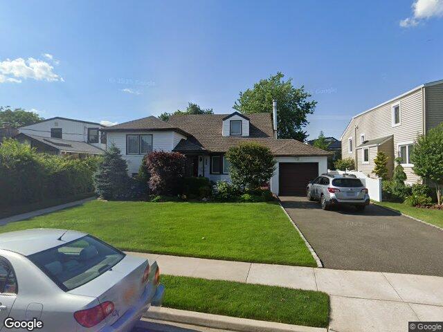 4020 Judith Ln, Oceanside, NY 11572