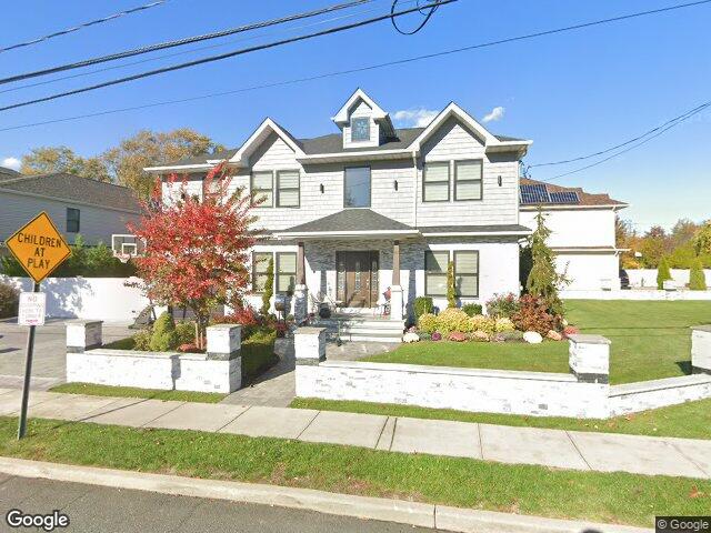 552 Dover Rd, Oceanside, NY 11572