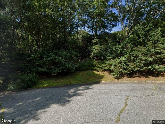 11 Path End Ct, Water Mill, NY 11976