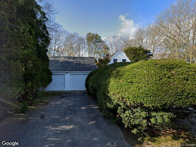 18 Horsemill Rd, Water Mill, NY 11976
