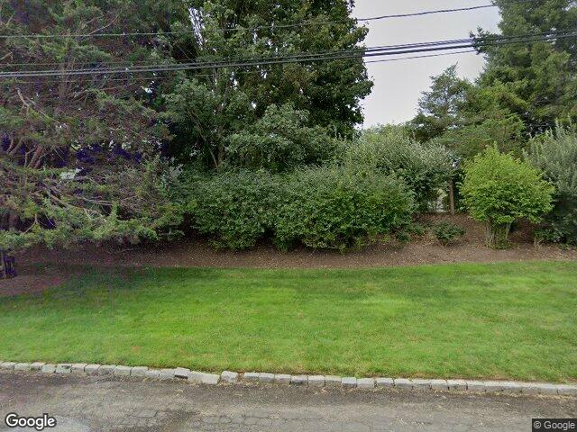 1 Reed Pond Ct, Water Mill, NY 11976