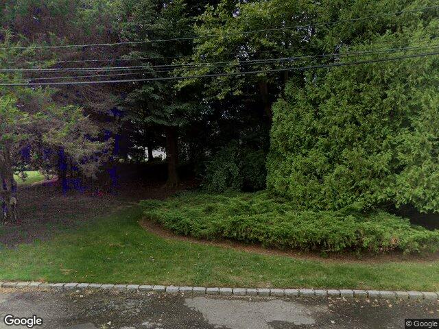 4 Reed Pond Ct, Water Mill, NY 11976