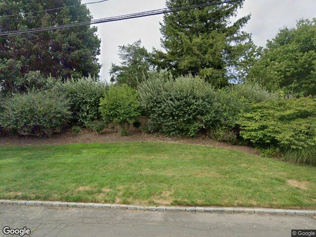 9 Reed Pond Ct, Water Mill, NY 11976