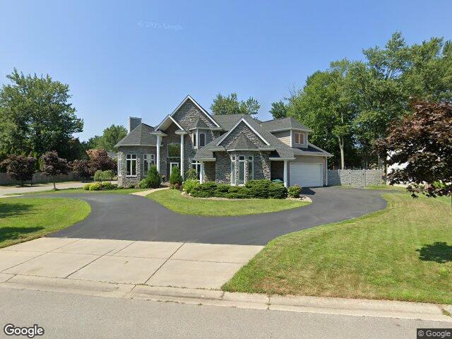 154 Viscount Dr, Williamsville, NY 14221
