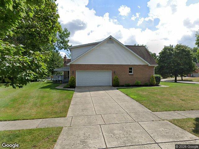 71 Sandhurst Ln, Williamsville, NY 14221