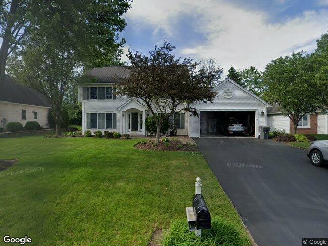 10 Anglewood Ct, Fairport, NY 14450