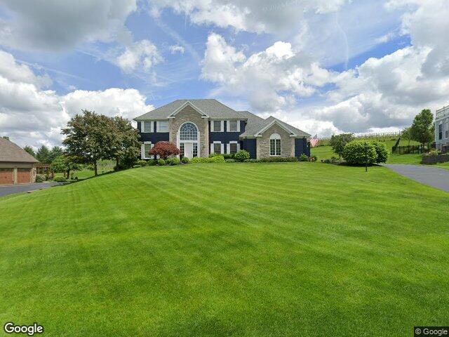 4 Vineyard Hl, Fairport, NY 14450