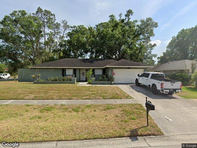 1201 Sandalwood Dr, Plant City, FL 33563