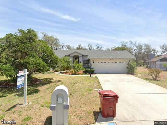 2910 Pine Club Dr, Plant City, FL 33566