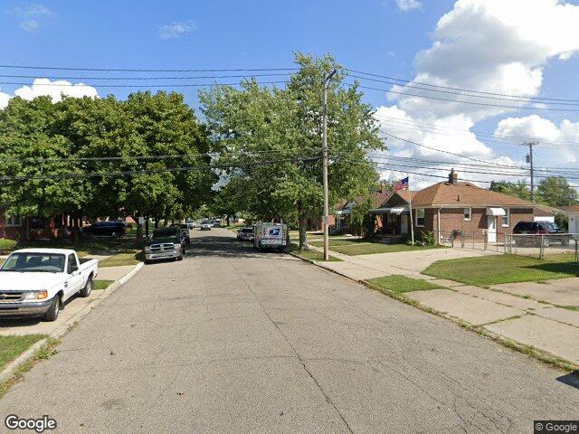 678 Maplewood Ave, Lincoln Park, MI 48146