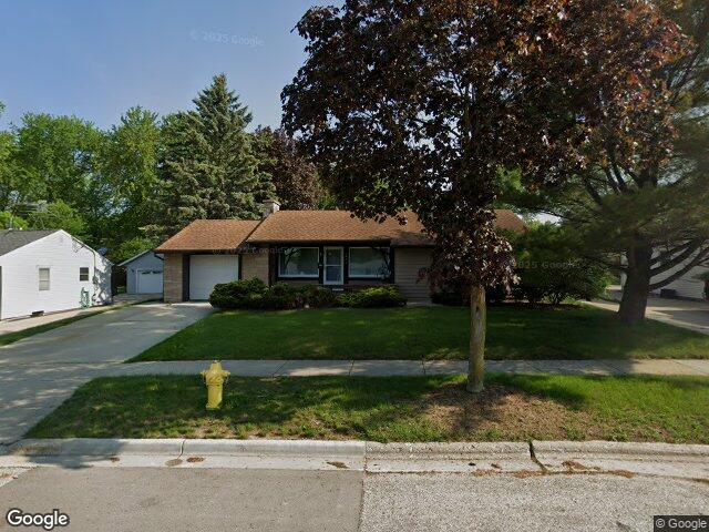 1426 Beverly Ln, West Bend, WI 53090