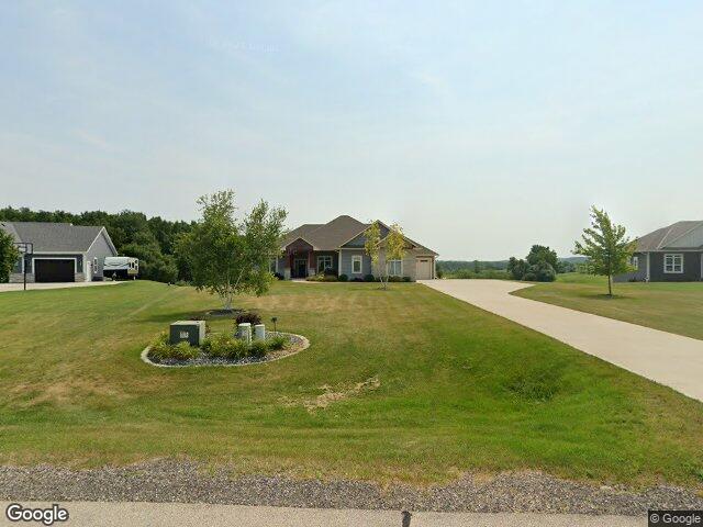 1852 Hunters Trl, West Bend, WI 53090