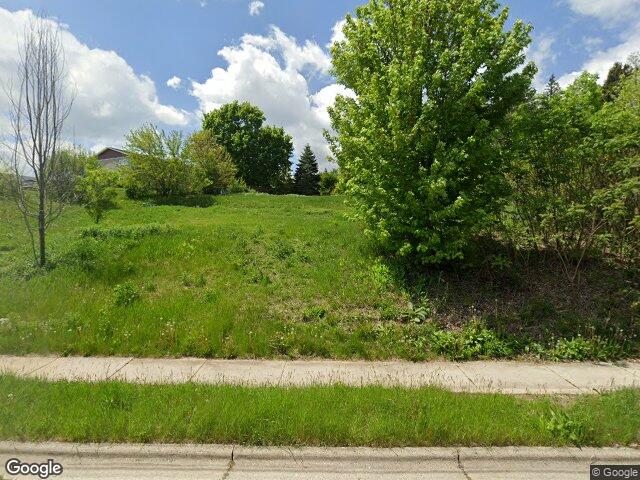 1904 River Dr, West Bend, WI 53090