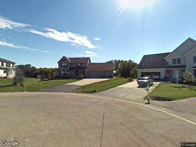 215 Quail Cir, Newburg, WI 53090