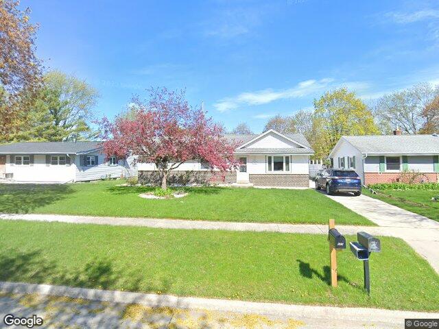 519 Scenic Dr E, West Bend, WI 53090