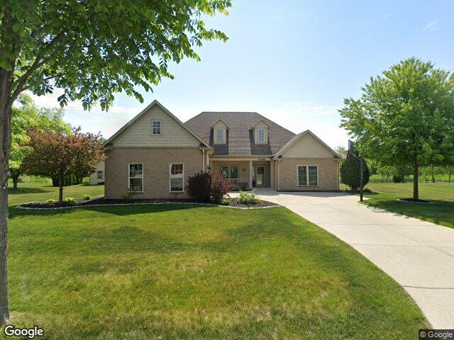 10360 S Redwood Ln, Oak Creek, WI 53154