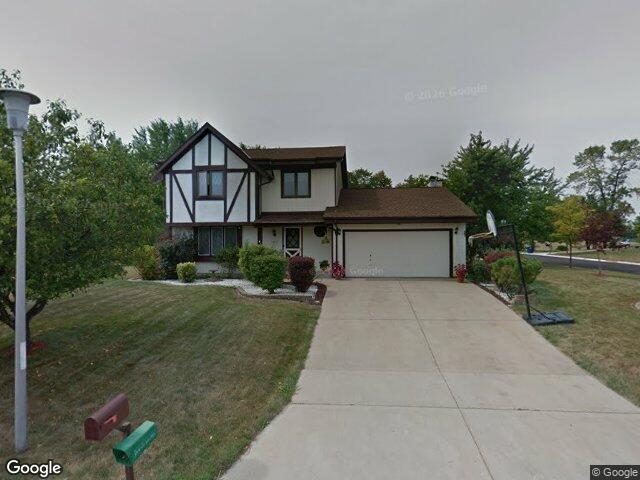 10541 S McGraw Dr, Oak Creek, WI 53154