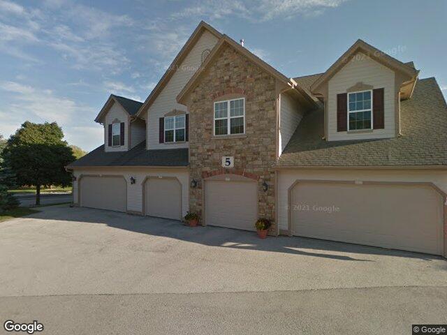 2111 W Vista Bella Dr, Oak Creek, WI 53154