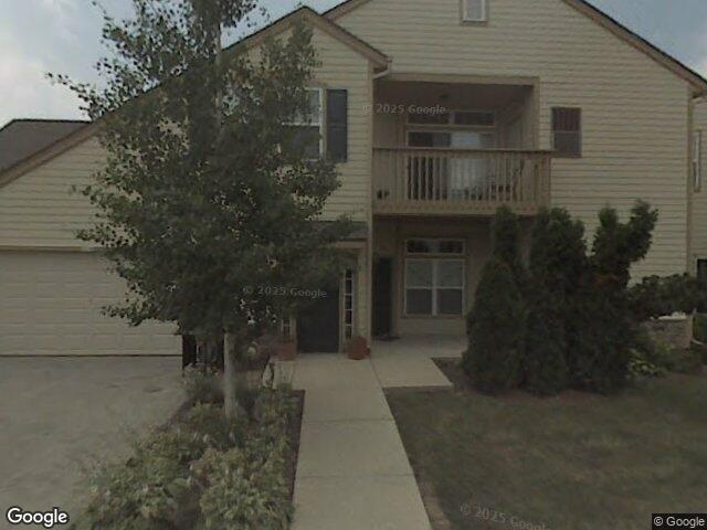 2230 W Vista Bella Dr, Oak Creek, WI 53154