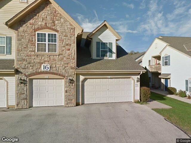 2252 W Vista Bella Dr, Oak Creek, WI 53154