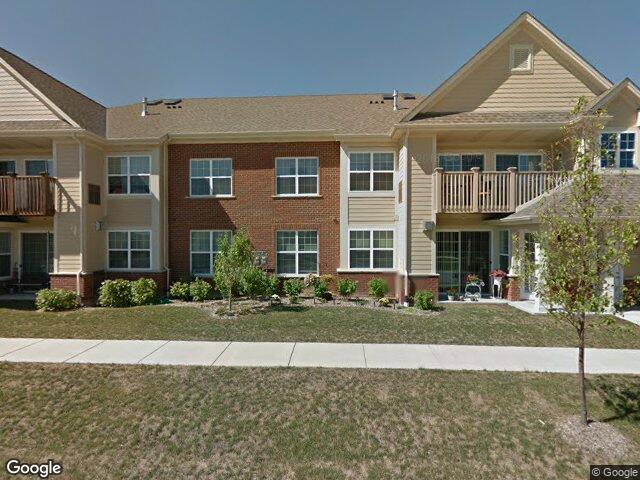 2660 W Colonial Woods Dr, Oak Creek, WI 53154