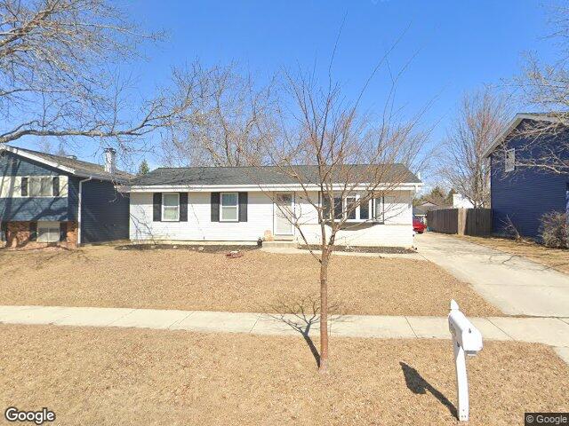 3060 E Stonefield Dr, Oak Creek, WI 53154