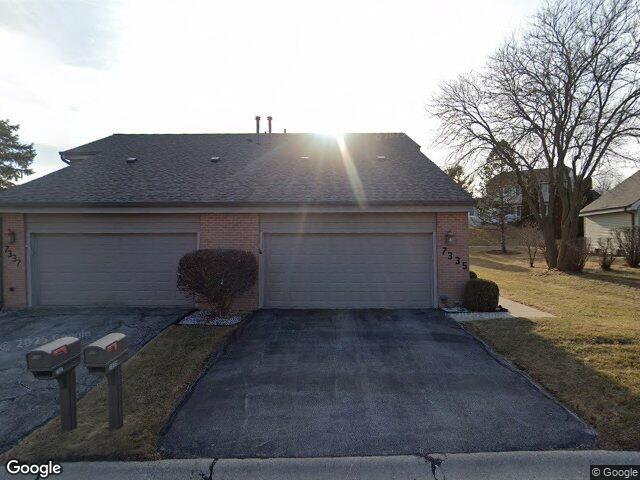 7335 S Delaine Dr, Oak Creek, WI 53154