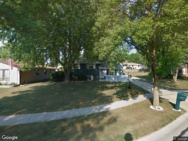 7485 S Highfield Ct, Oak Creek, WI 53154