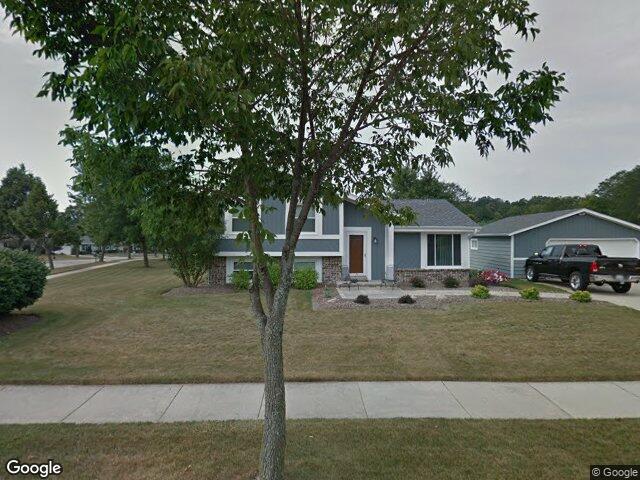 7601 S Manor Ave, Oak Creek, WI 53154