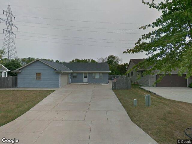 7950 S Cecily Dr, Oak Creek, WI 53154
