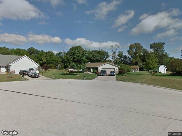 8319 S Woodridge Dr, Oak Creek, WI 53154