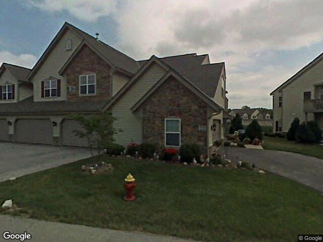 8648 S Roxbury Way, Oak Creek, WI 53154