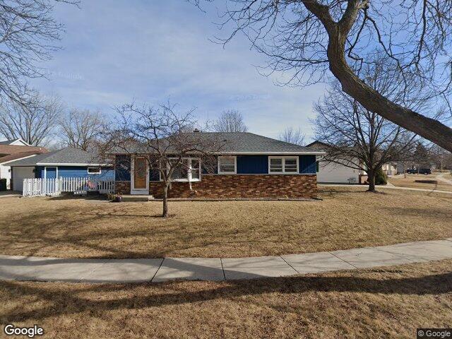 9020 S Chicago Ct, Oak Creek, WI 53154