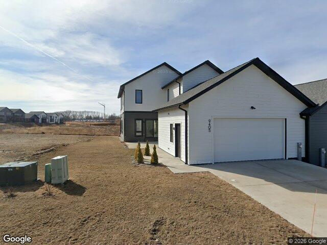 9405 S Cypress Pl, Oak Creek, WI 53154