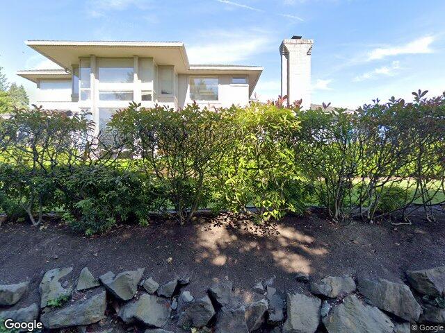 9235 NE 14th St, Clyde Hill, WA 98004