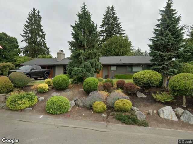 9520 NE 16th St, Clyde Hill, WA 98004