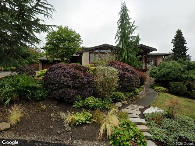 9641 NE 29th St, Clyde Hill, WA 98004
